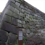 大阪城山里丸石垣にある空襲の痕跡